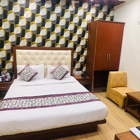 Hotel S V Grand พาราณสี ภายนอก รูปภาพ